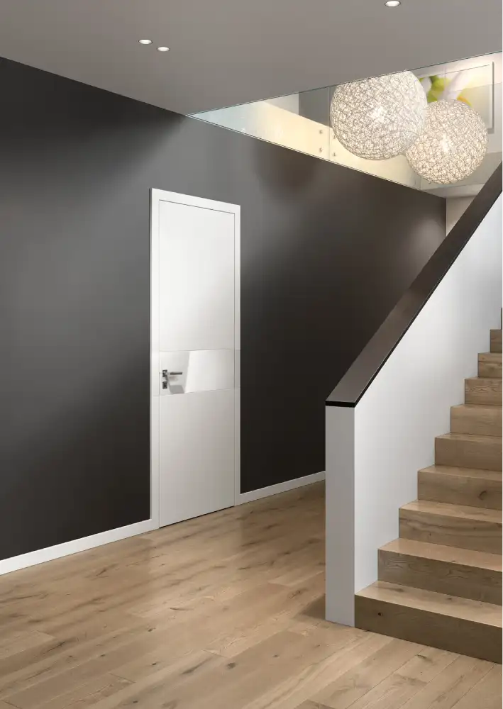 Moderne weiße Innentür von Brüchert + Kärner als Gestaltungselement im Wohnbereich