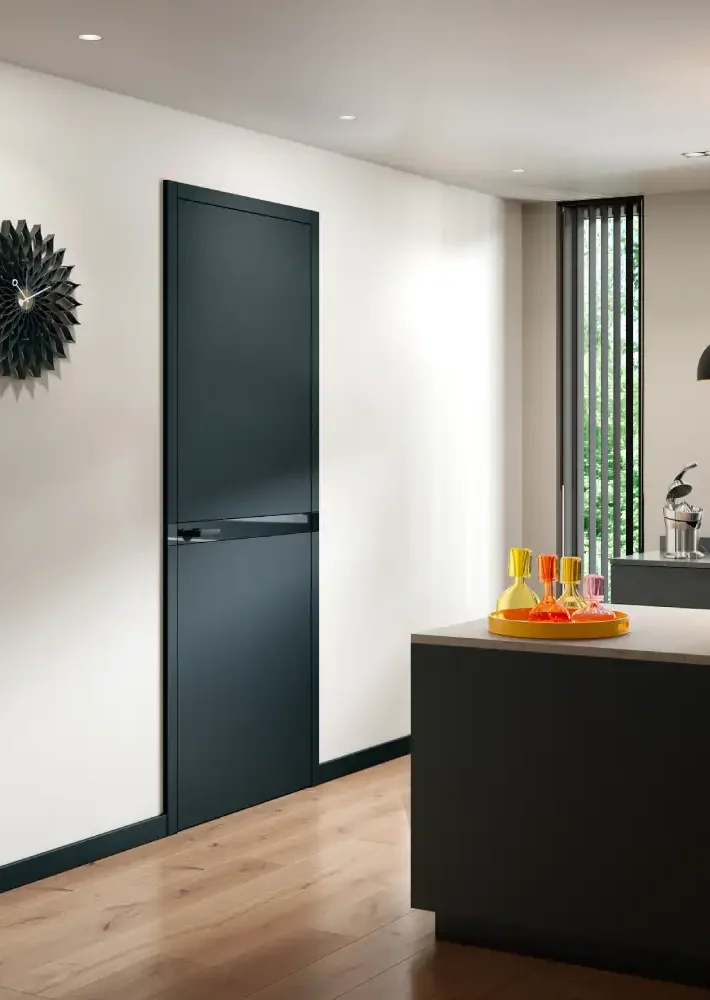 Moderne dunkle Innentür von Brüchert + Kärner als stilvoller Akzent im Wohnraum