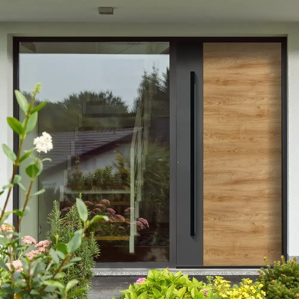 Moderne Haustür mit Holzoptik