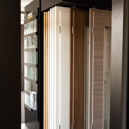 Türenausstellung mit verschiedenen Innentüren, Oberflächen und Designs bei Holzwerk Rutesheim